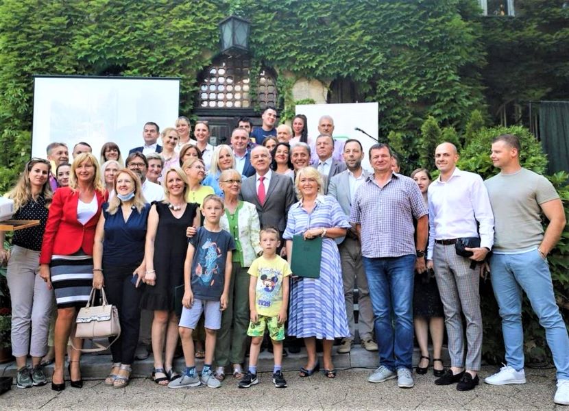 Uručene Nagrade Dobitnicima u Okviru Akcije „Za Zeleniji Beograd” Uručene Nagrade Dobitnicima u Okviru Akcije „Za Zeleniji Beograd”