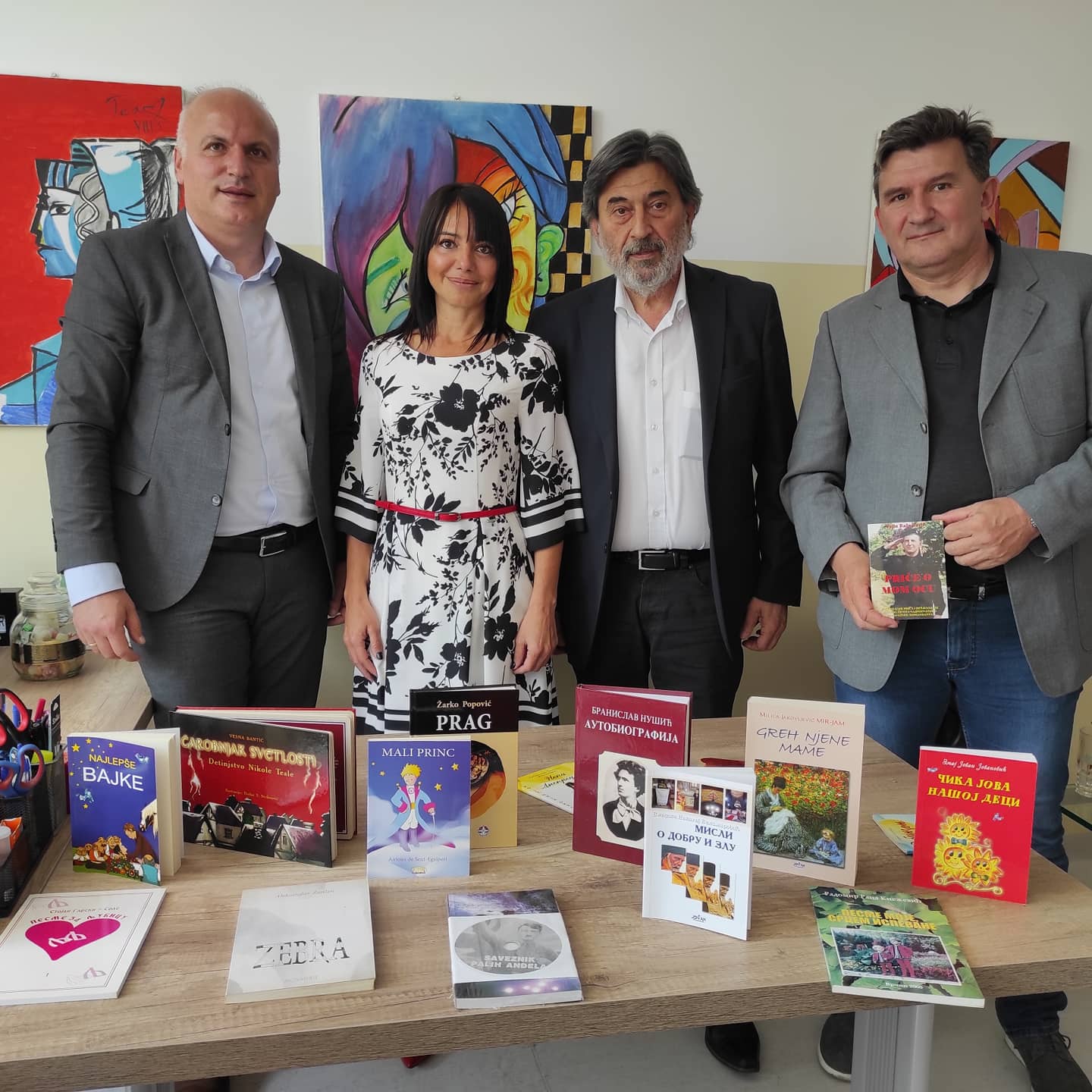 Knjige na Dar Školskoj Biblioteci na Zvezdari Knjige na Dar Školskoj Biblioteci na Zvezdari
