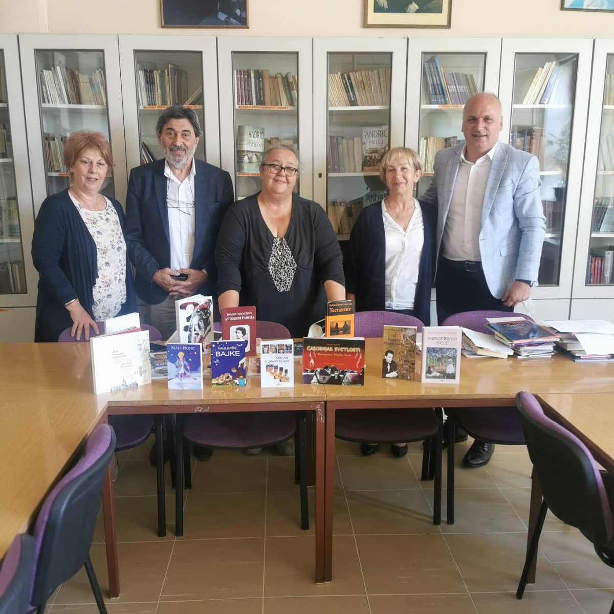 Školska Biblioteka OŠ „Ćirilo i Metodije“ Bogatija za Veći Broj Knjiga Školska Biblioteka OŠ „Ćirilo i Metodije“ Bogatija za Veći Broj Knjiga