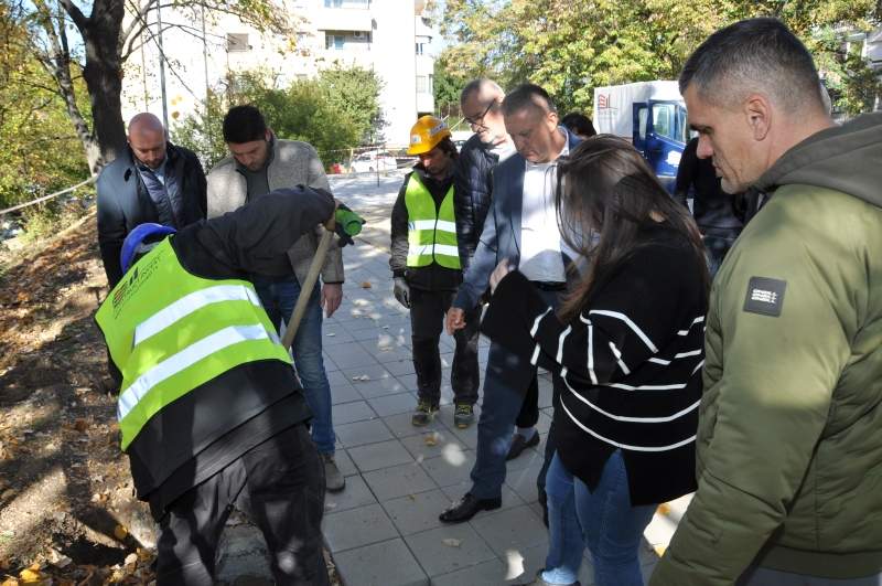 Završni radovi na dečjem igralištu u Šamačkoj ulici na Konjarniku na Zvezdari Završni radovi na dečjem igralištu u Šamačkoj ulici na Konjarniku na Zvezdari