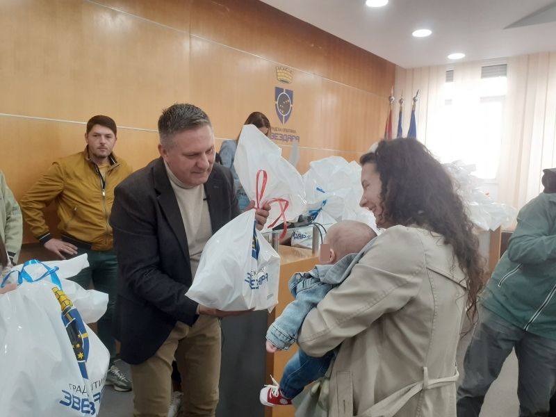 Nova podela paketa dobrodošlice za zvezdarske bebe - Zvezdara Nova podela paketa dobrodošlice za zvezdarske bebe - Zvezdara